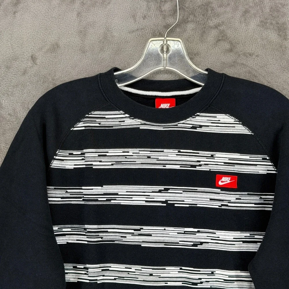 Nike Mens Glitch Stripe Crewneck Sweatshirt Black‎ White Red 614417-010 Size M